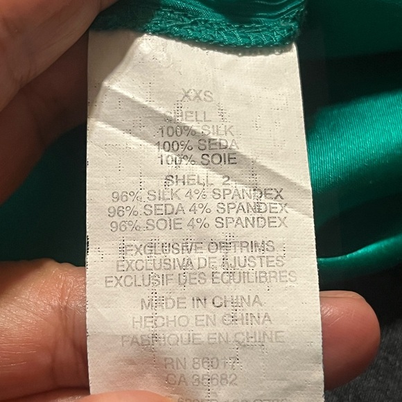 Bebe 100% Silk One-Shoulder Top XXS emerald - Picture 7 of 7